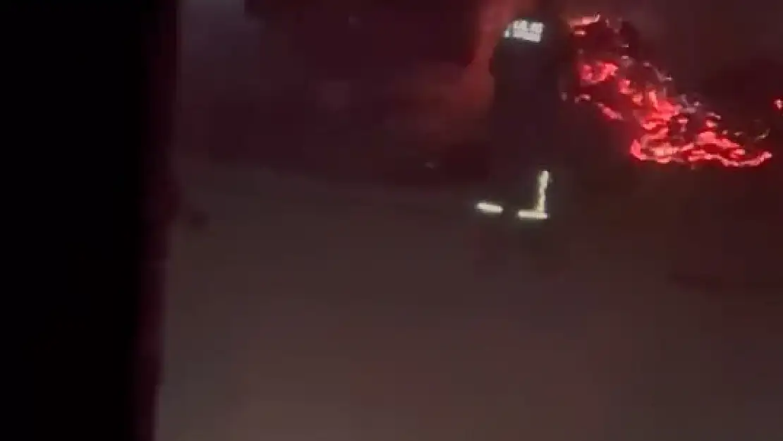 Elazığ'da samanlar alevlere teslim oldu