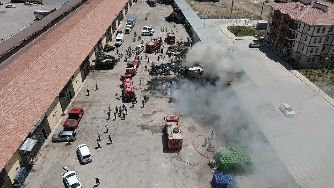 Elazığ'da sebze hali deposu alevlere teslim oldu