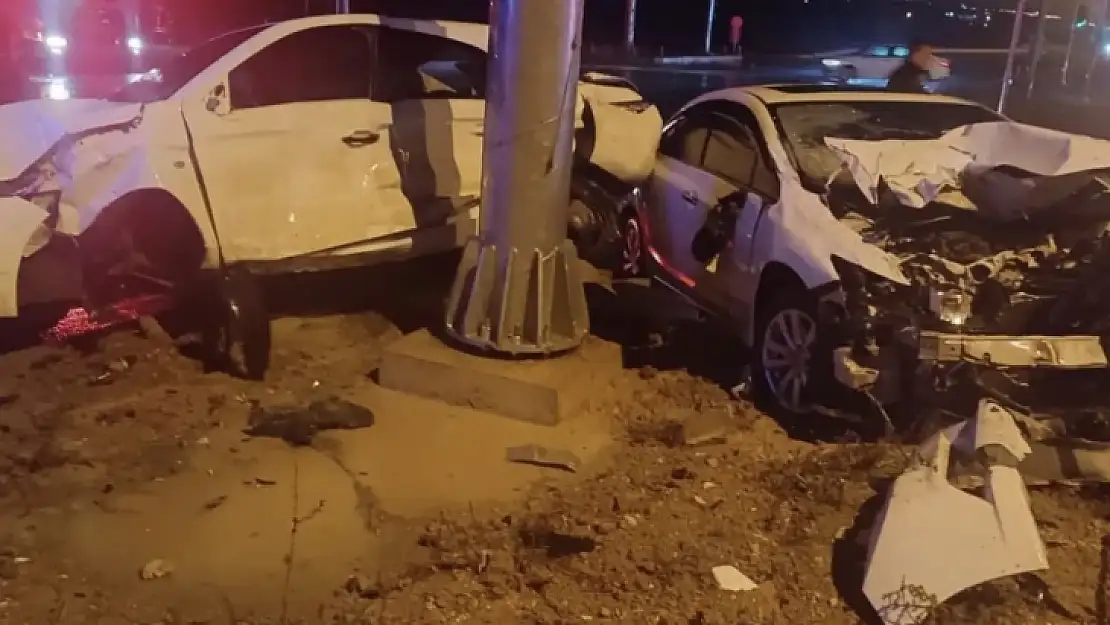 İki otomobil çarpıştı: 1 yaralı