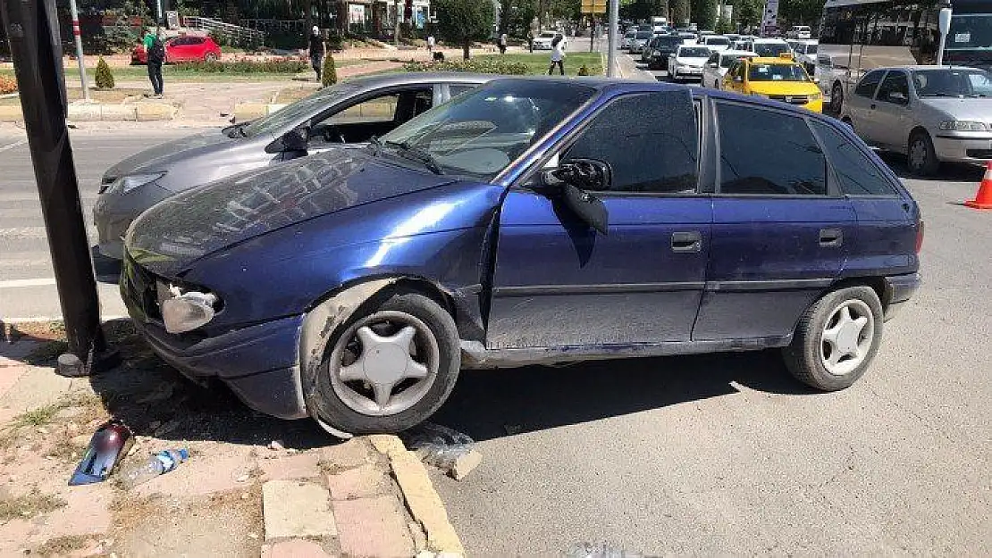 Elazığ'da trafik kazası: 2 yaralı