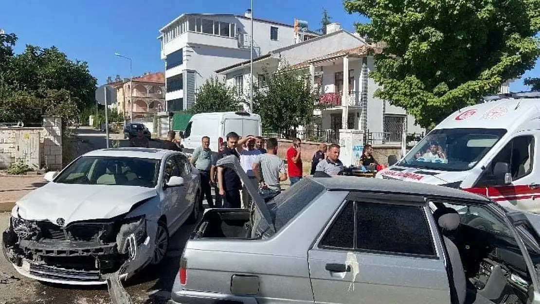 Elazığ'da trafik kazası: 3 yaralı