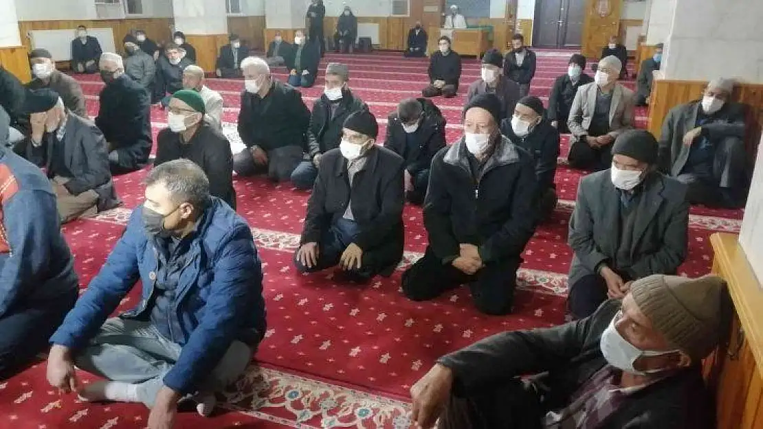 Vatandaşlar sabah namazında buluştu