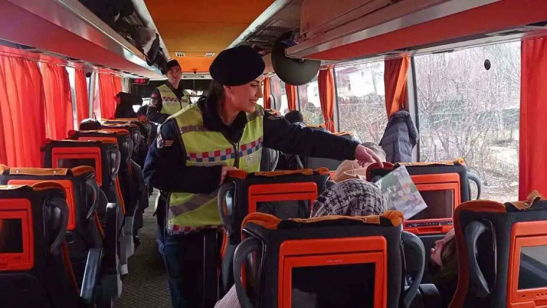 Yolculara trafik eğitimi verildi