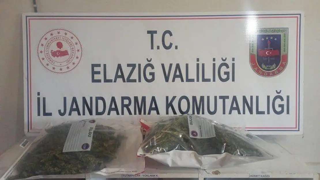 Elazığ'da yolcunun üzerinden 2 kilogram kubar esrar çıktı