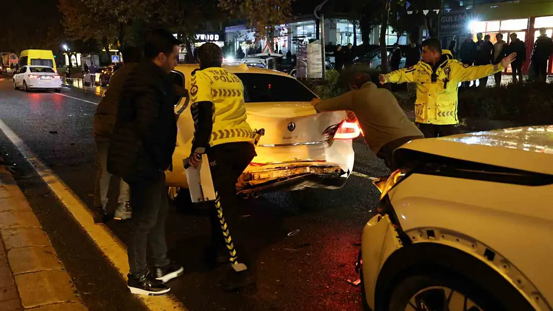 Elazığ'da zincirleme kaza: 1 yaralı