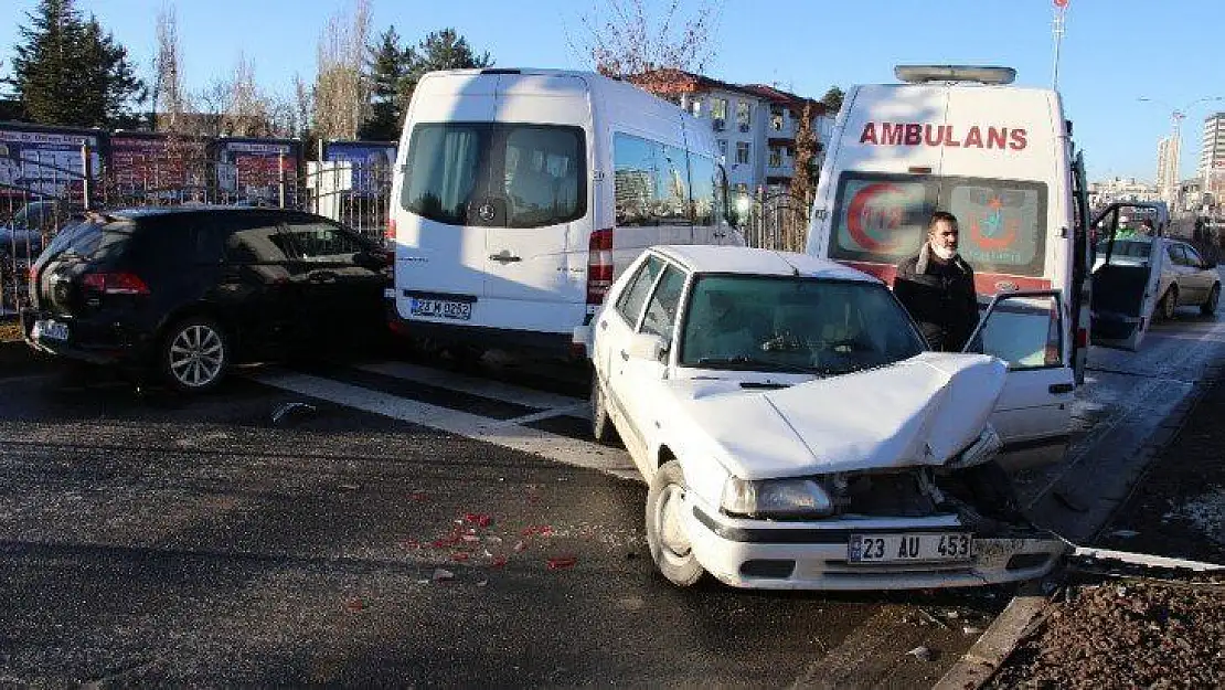 Elazığ'da Zincirleme Kaza, 18 Araç  Karıştı