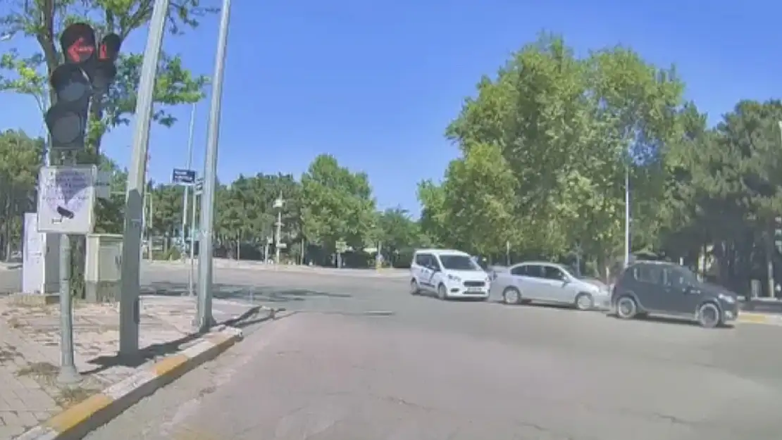 Kaza anı kameralara yansıdı