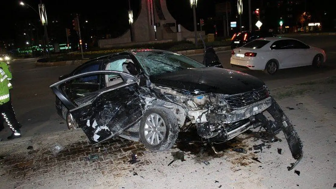 Elazığ'da zincirleme trafik kazası: 5 yaralı