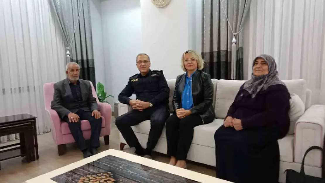 Elazığ Emniyet Müdürü Karayel ve eşi, şehit ailesiyle bir araya geldi