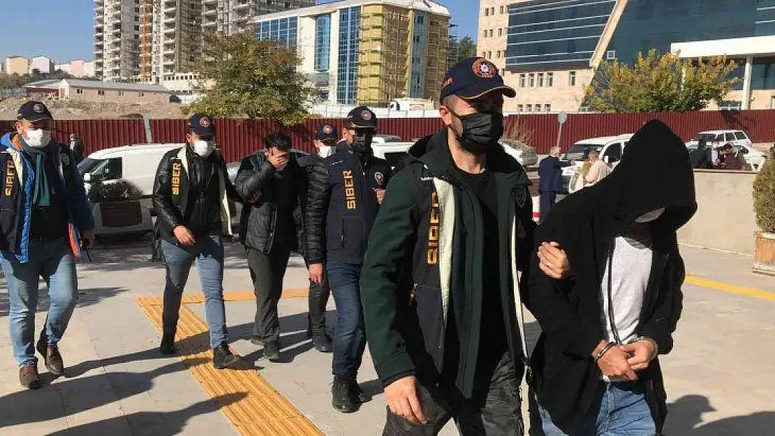 3 ilde kart kopyalama çetesine operasyon: 5 gözaltı