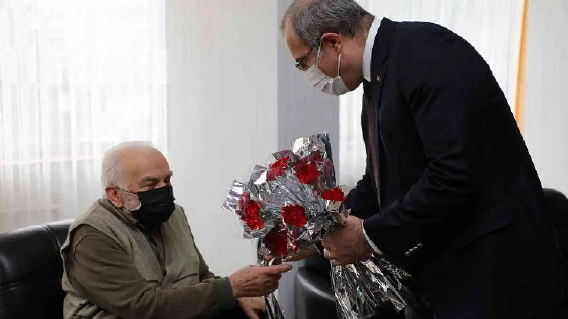 Elazığ Valisi Toraman yaşlılarla bir araya geldi