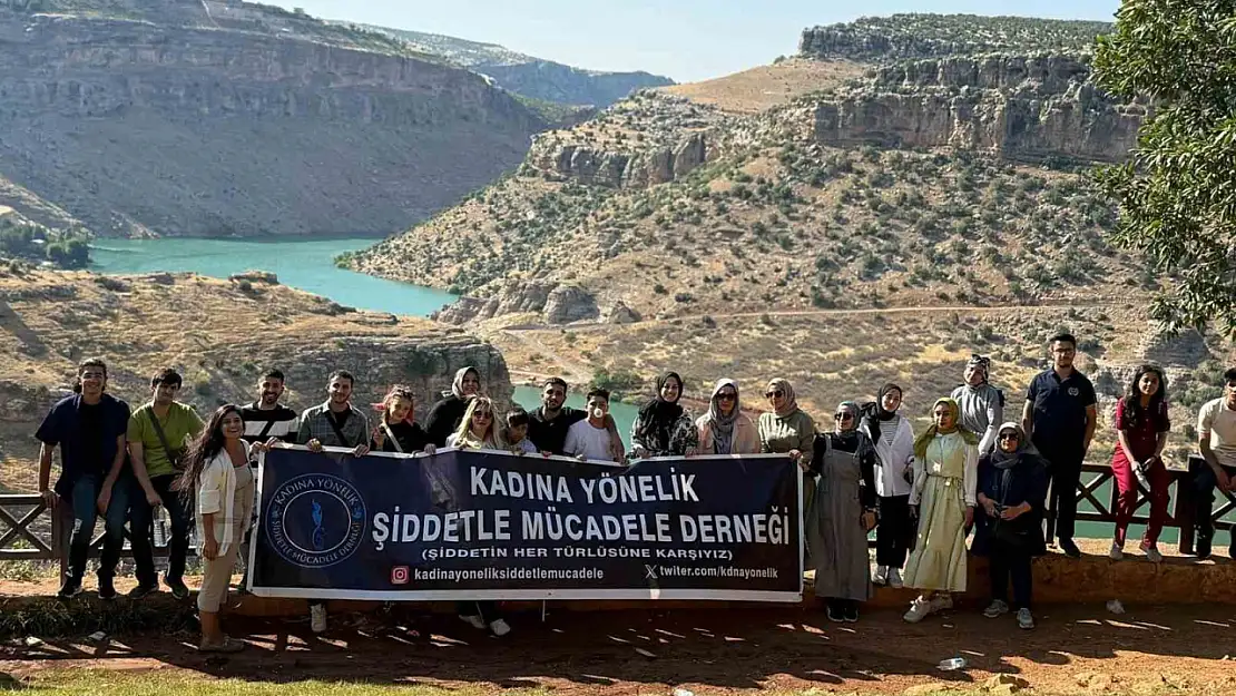 Elazığlı kadınlar ve gençler Diyarbakır'ı gezdi
