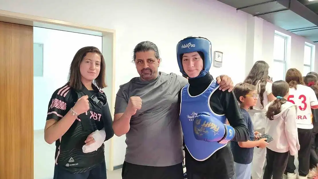 Elazığlı sporcular madalyaları topladı