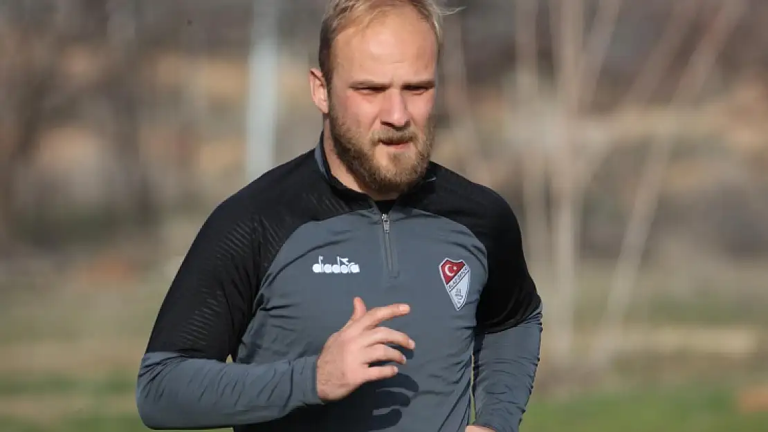 Elazığspor'da kaleci Hakan korkuttu