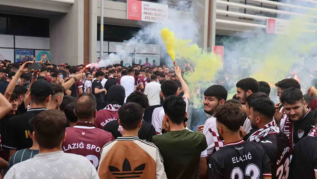 Elazığsporlu taraftarlardan takıma tam destek