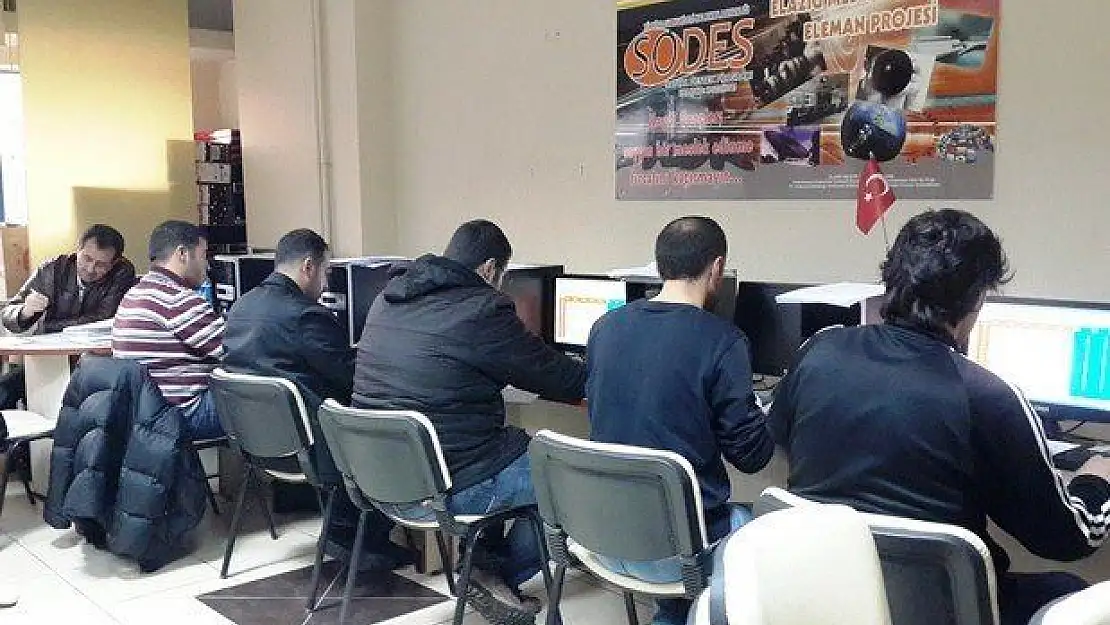 100 Kursiyer Sertifika Aldı