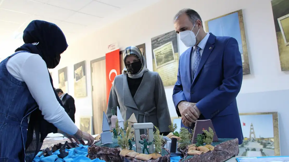 Fırat Üniversitesi'nde '18 Mart Çanakkale Sergisi' Açıldı