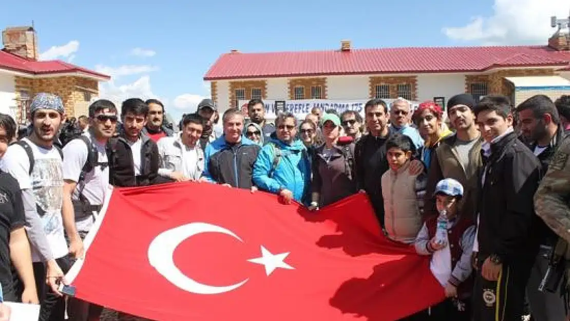 FU Gençlik Yürüyüşü Coşkulu Geçti