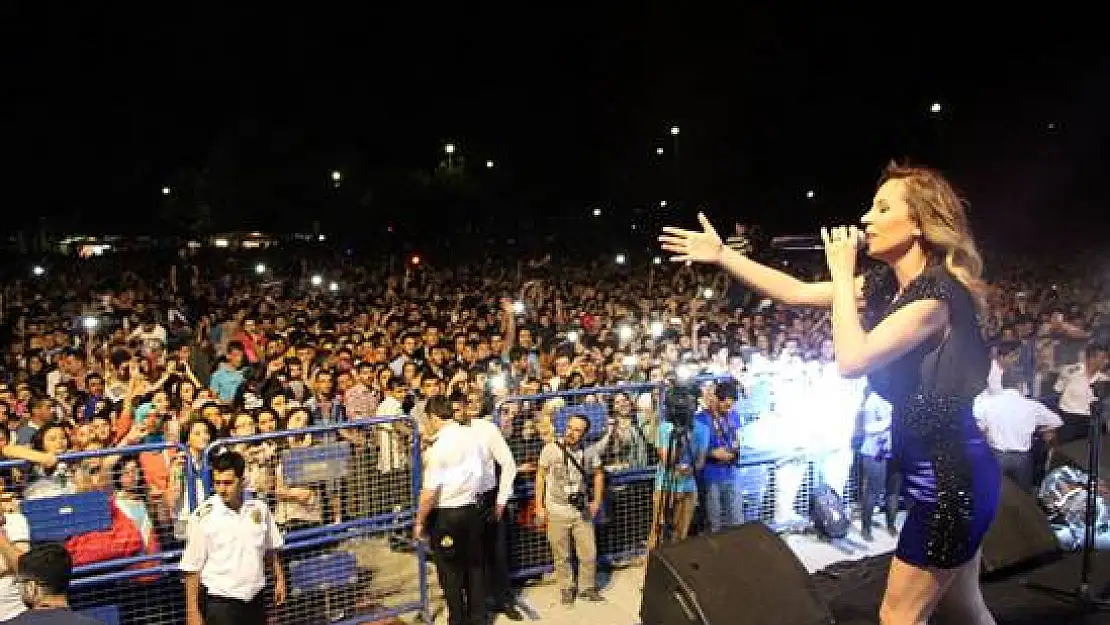 FÜ'de Mezuniyet Töreni Yapıldı