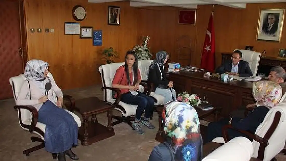 Rektör Öğrencileri Kabul Etti