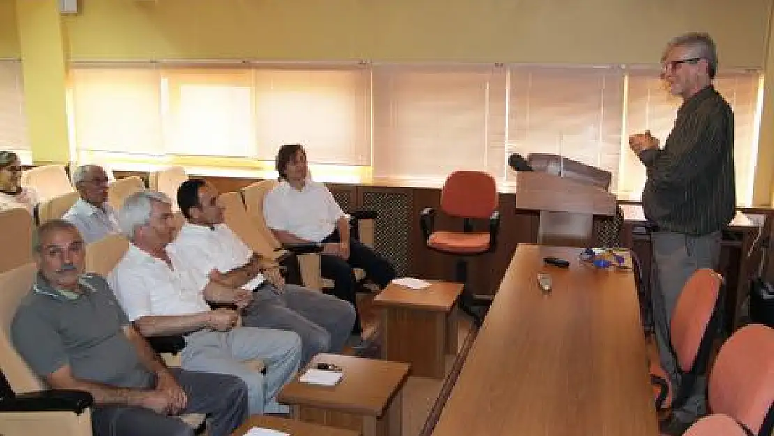 FÜ'de Nanomalzeme Konferansı