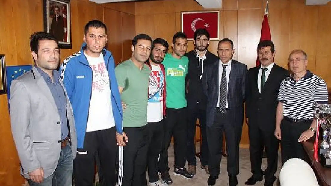 Sporculardan Rektöre Ziyaret