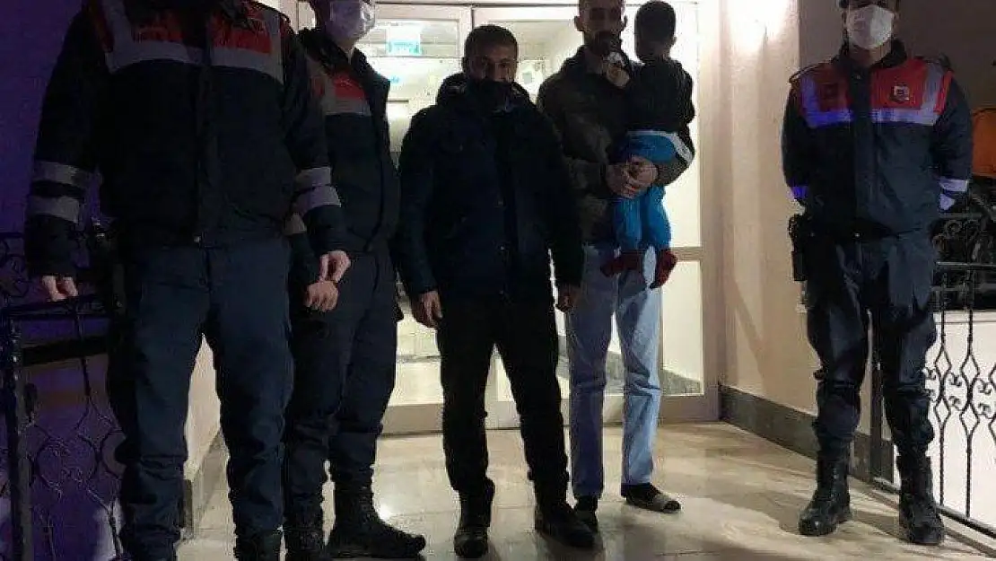 3 yaşındaki çocuk, Jandarmanın Dikkati Sayesinde Bulundu