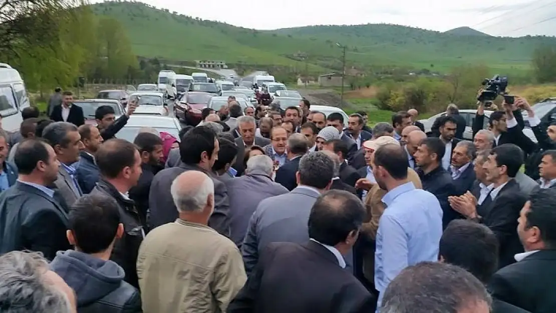 Ak Parti Adayları Gezilerine Devam Ediyor