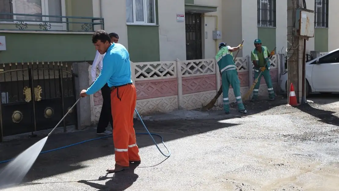 Mahallelerde Kapsamlı Temizlik Sürüyor