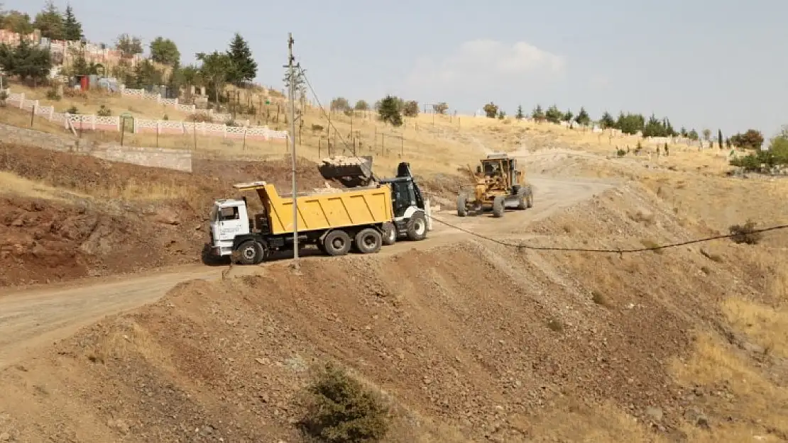 Mezarlıklar Bayrama Hazırlandı