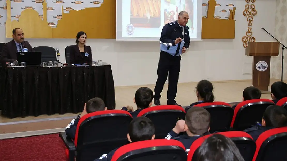 Minik Zabıtalar İş Başında