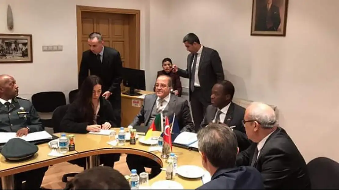 Şuay Alpay Kamerun Bakanı'nı Ağırladı