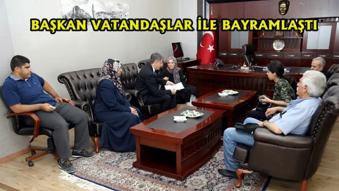 Makamında Vatandaşlar ile Bayramlaştı