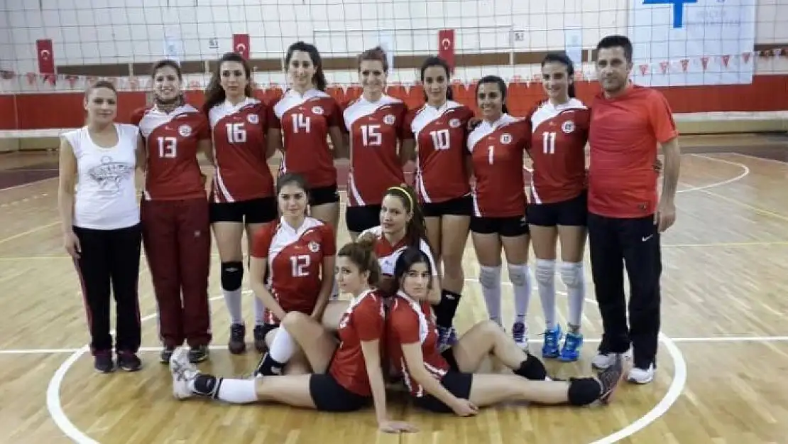 FÜ Bayan Voleybol Takımı 2. Oldu