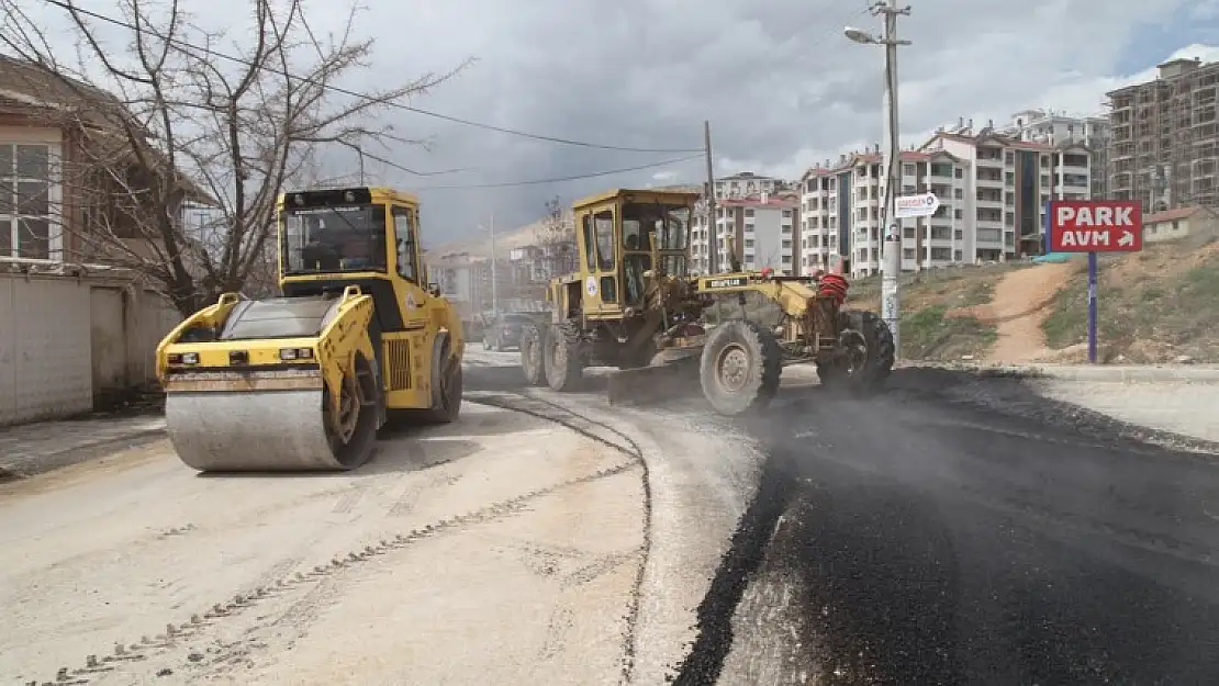 Sokaklar Bakım Onarımdan Geçiyor