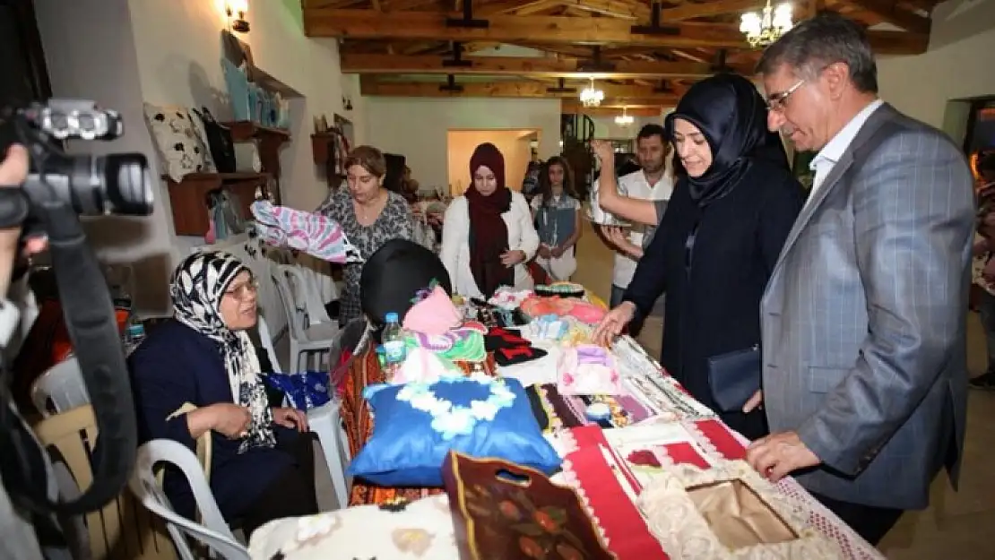 Yanılmaz El Emeği Göz Nuru Çarşısında