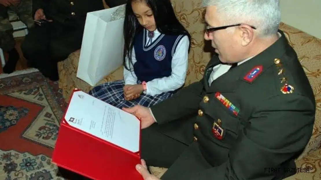 Orgeneral Özel'den Elazığlı Öğrenciye Jest