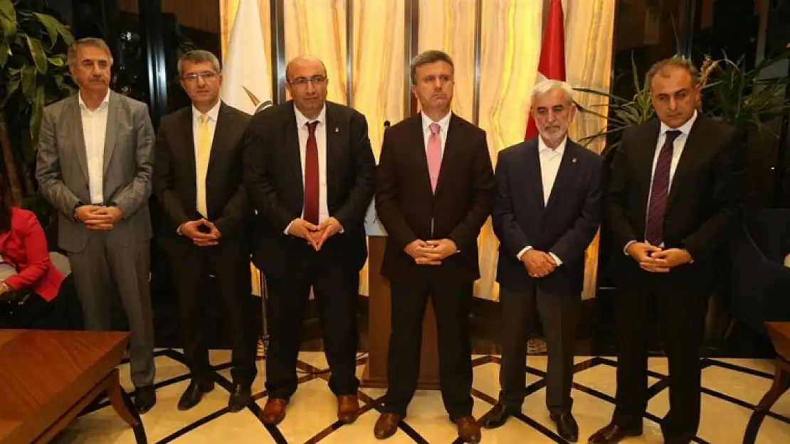Ak Parti Adayları Akademisyenlerle Buluştu