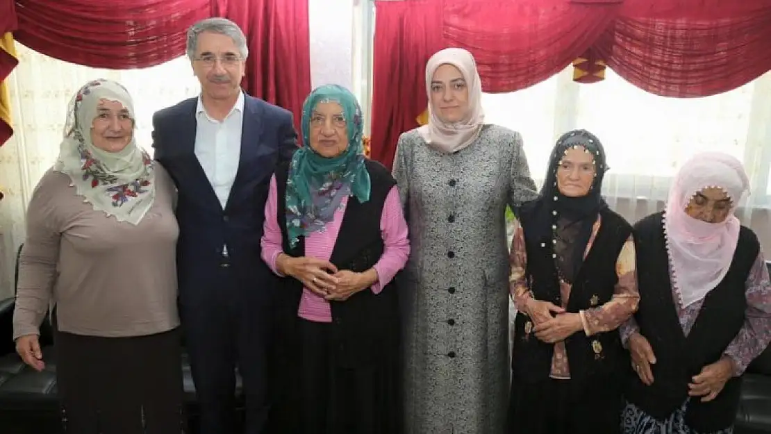 Yanılmaz Huzurevi İle Sevgi Evlerini Ziyaret Etti