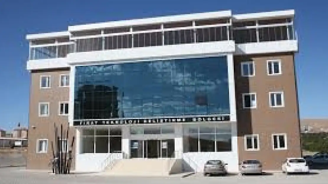 Fırat Teknokentte Girişimcilere TÜBİTAK Proje Eğitimi