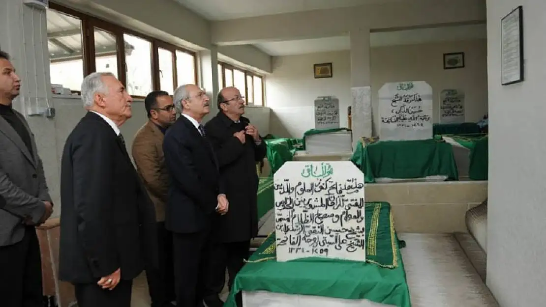 Kılıçdaroğlu Hangi Türbeyi Ziyaret Etti?