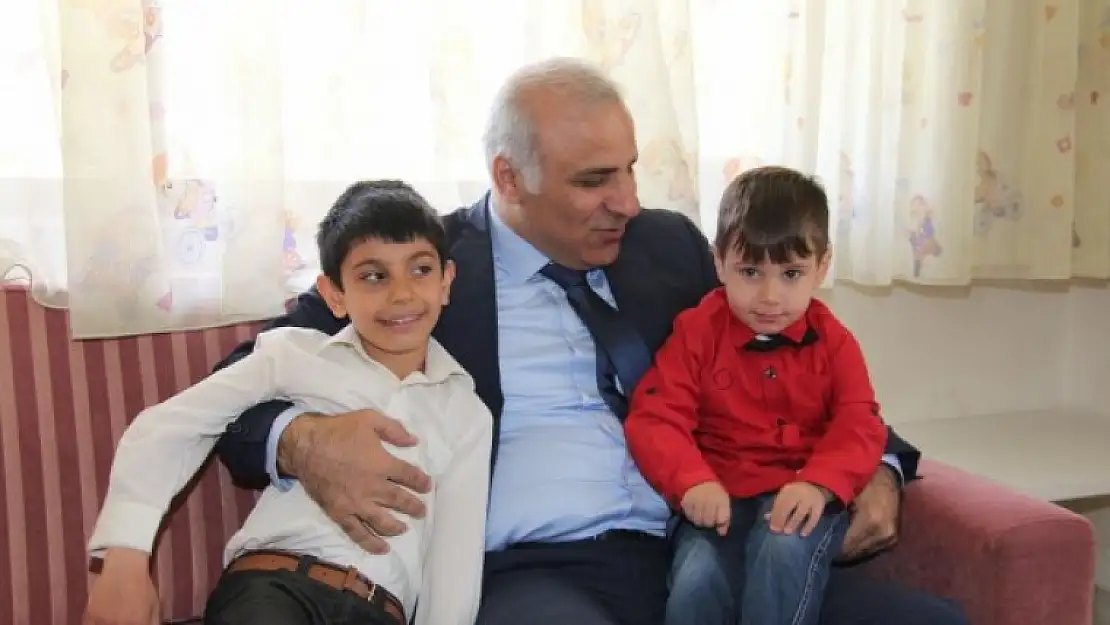 Vali Zorluoğlu Çocuk Evlerini Ziyaret Etti