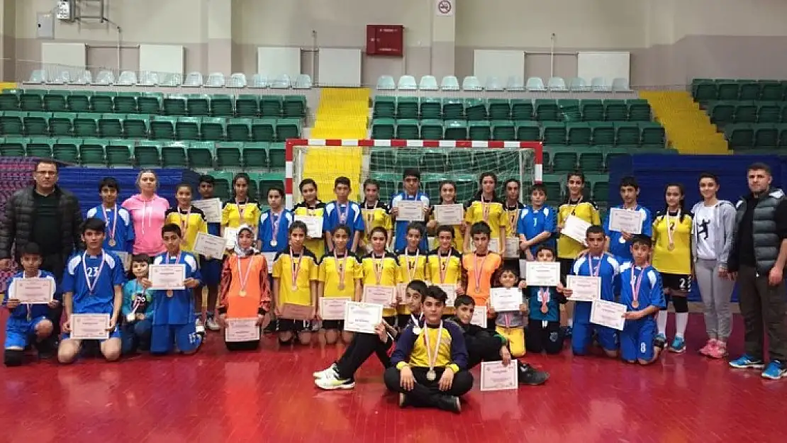 Elazığ Hentbol Takımı Çeyrek Finalde