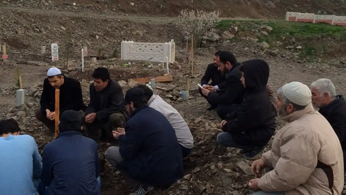 İHH'dan Anlamı Görev... Suriyeli Şeyma Elazığ'da Defnedildi