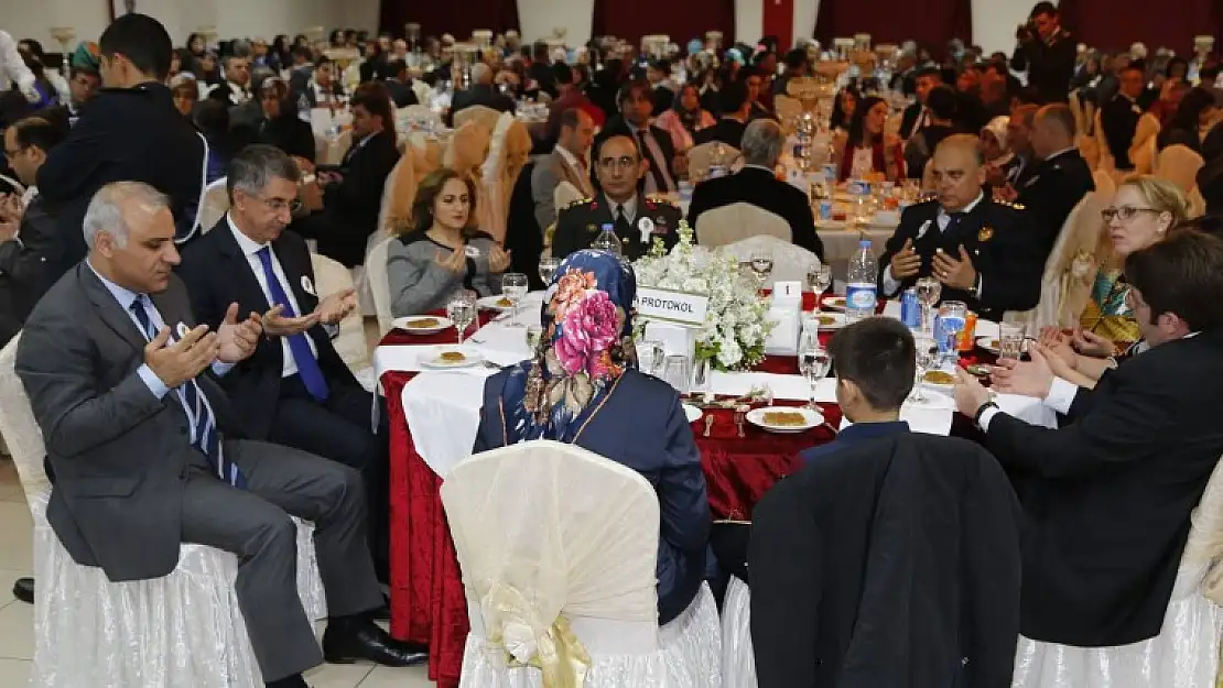 Şehit Aileleri Onuruna Yemek Verildi
