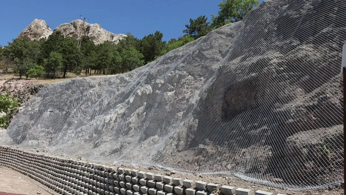 Harput Yoluna Tel Örgü Döşemesi
