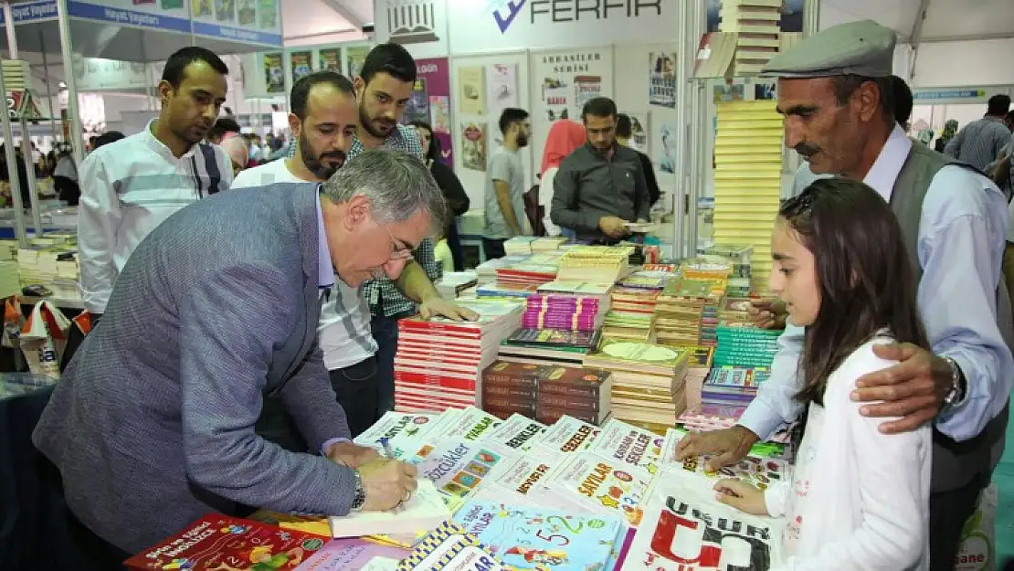 Kitap Fuarı'na Yoğun İlgi