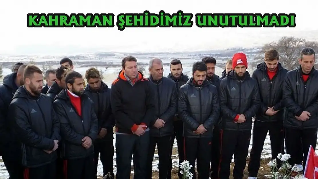 Kahramanımızın Kabrini Ziyaret Ettiler