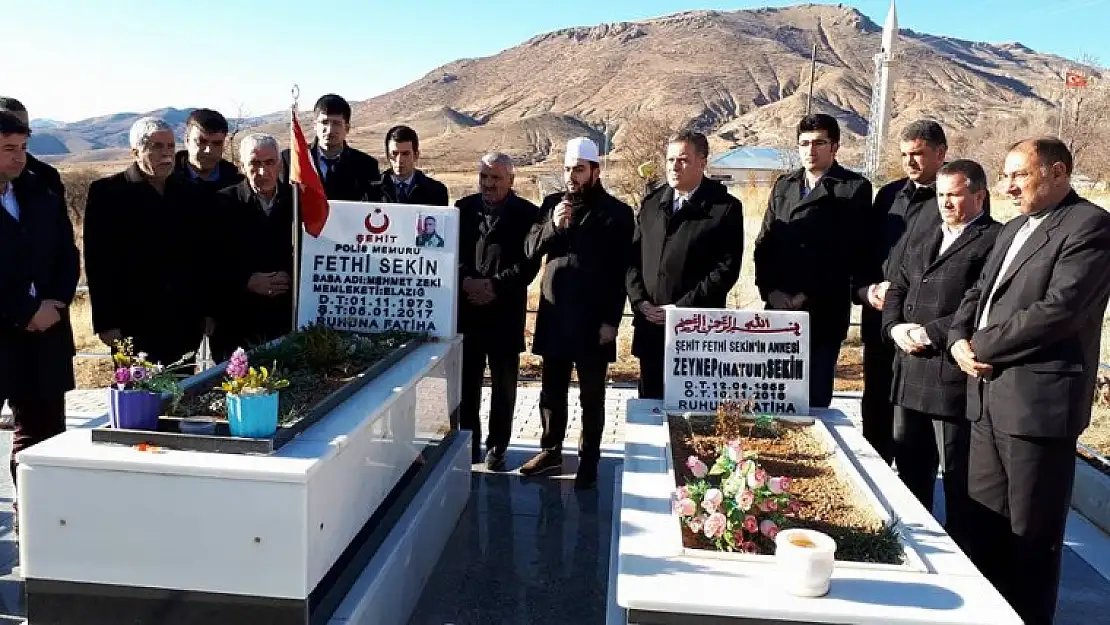 Fethi Sekin Kabri Başında Anıldı