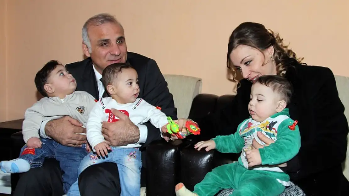 Zorluoğlu Çiftinden Suriyeli Üçüzlere Ziyaret
